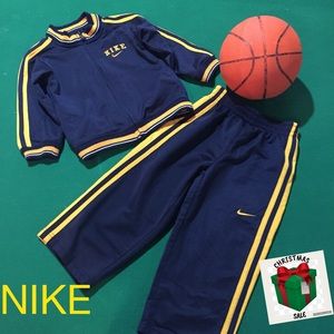 NIKE Sweat Suit